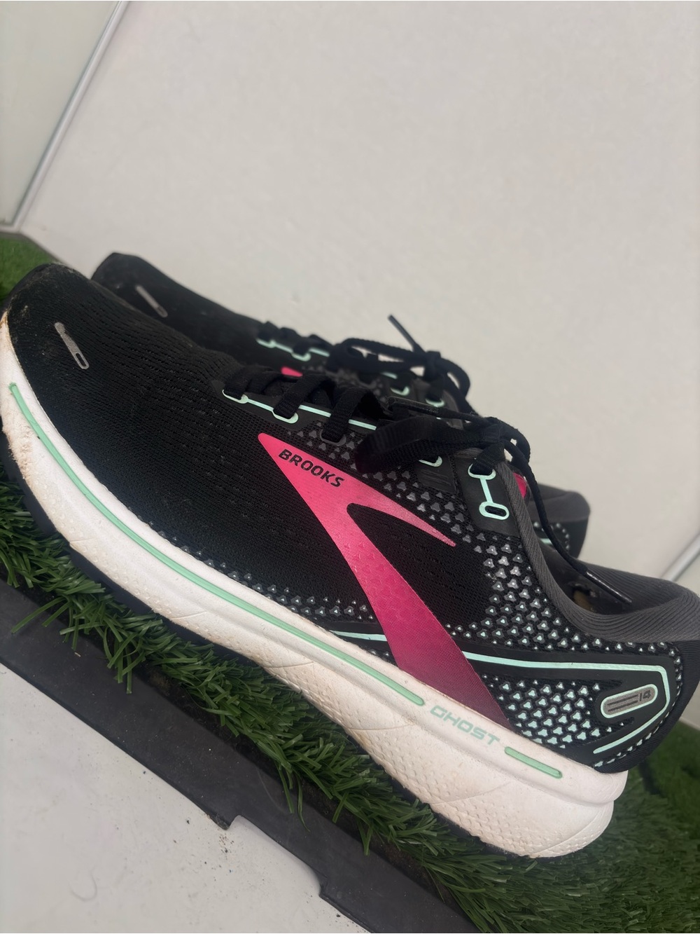 Brooks Ghost 14 Running Shoes Women’s Size 9.5 Sneakers Black Pink Stripe